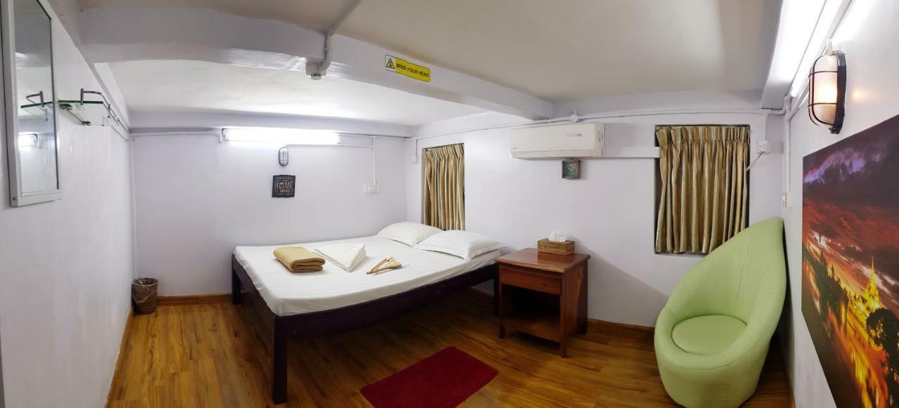 Hostel He-O Yangon Exterior foto